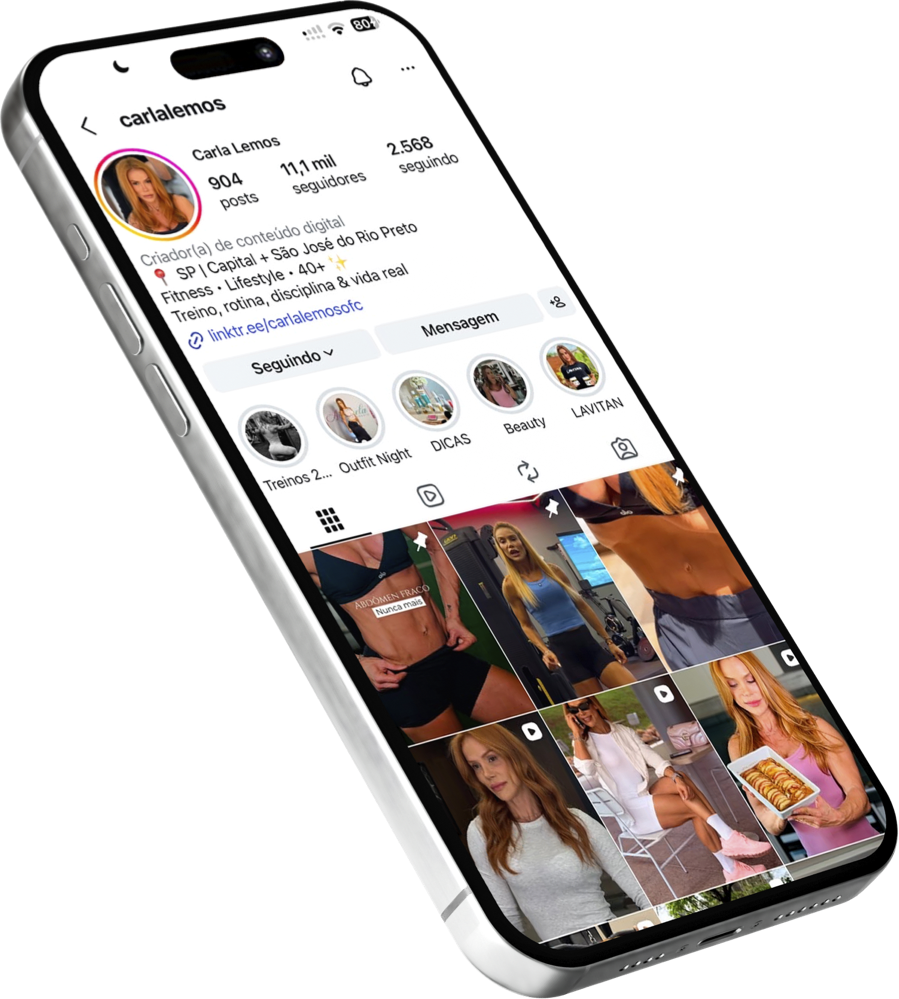 Celular mostrando o perfil @carlalemos no Instagram